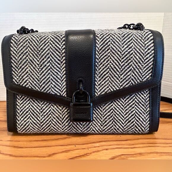 DKNY Elissa Shoulder Bag Fabric Black White Chevron Striped - Picture 1 of 9
